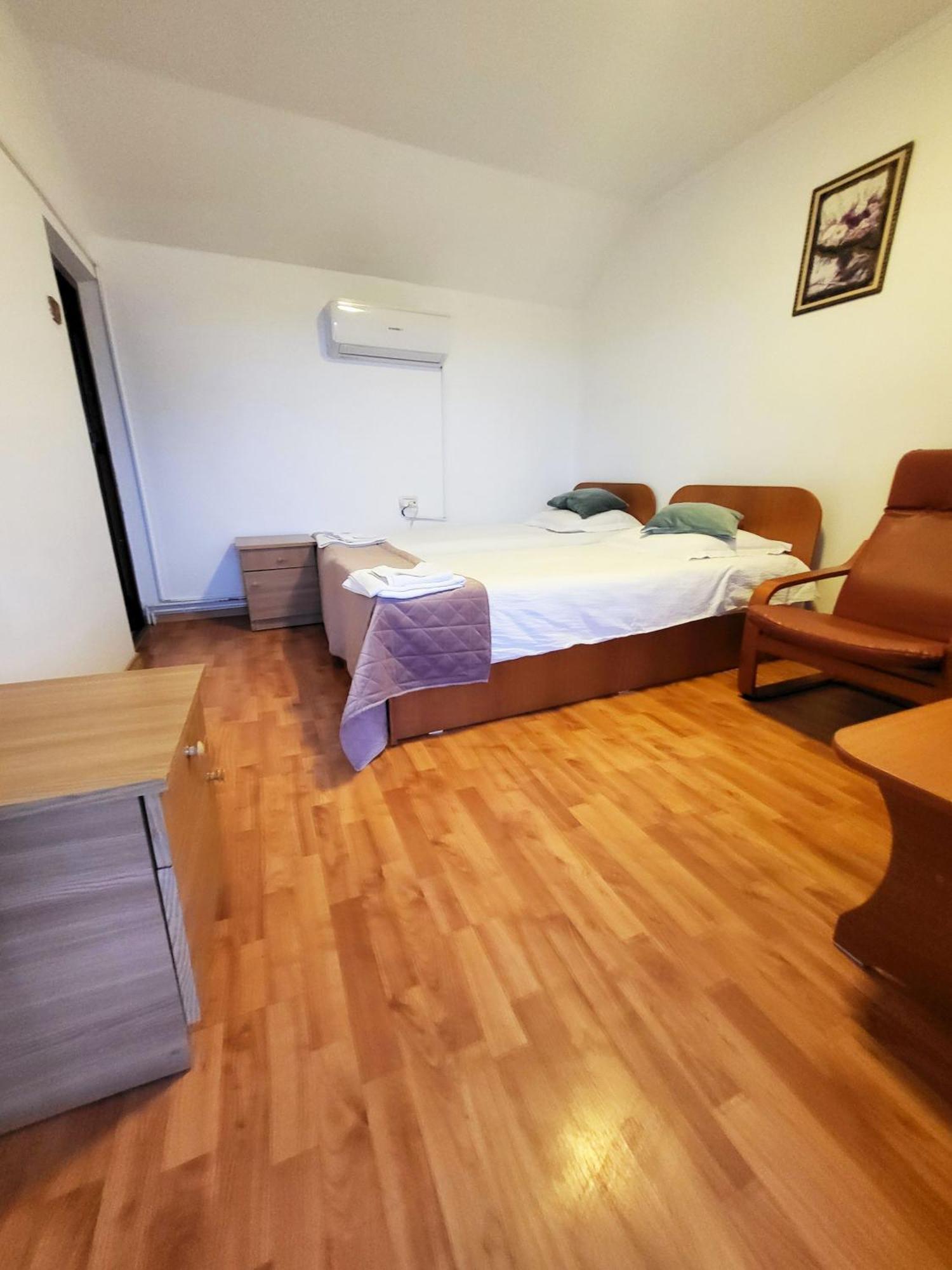 Pensiunea Dana Horezu Buitenkant foto